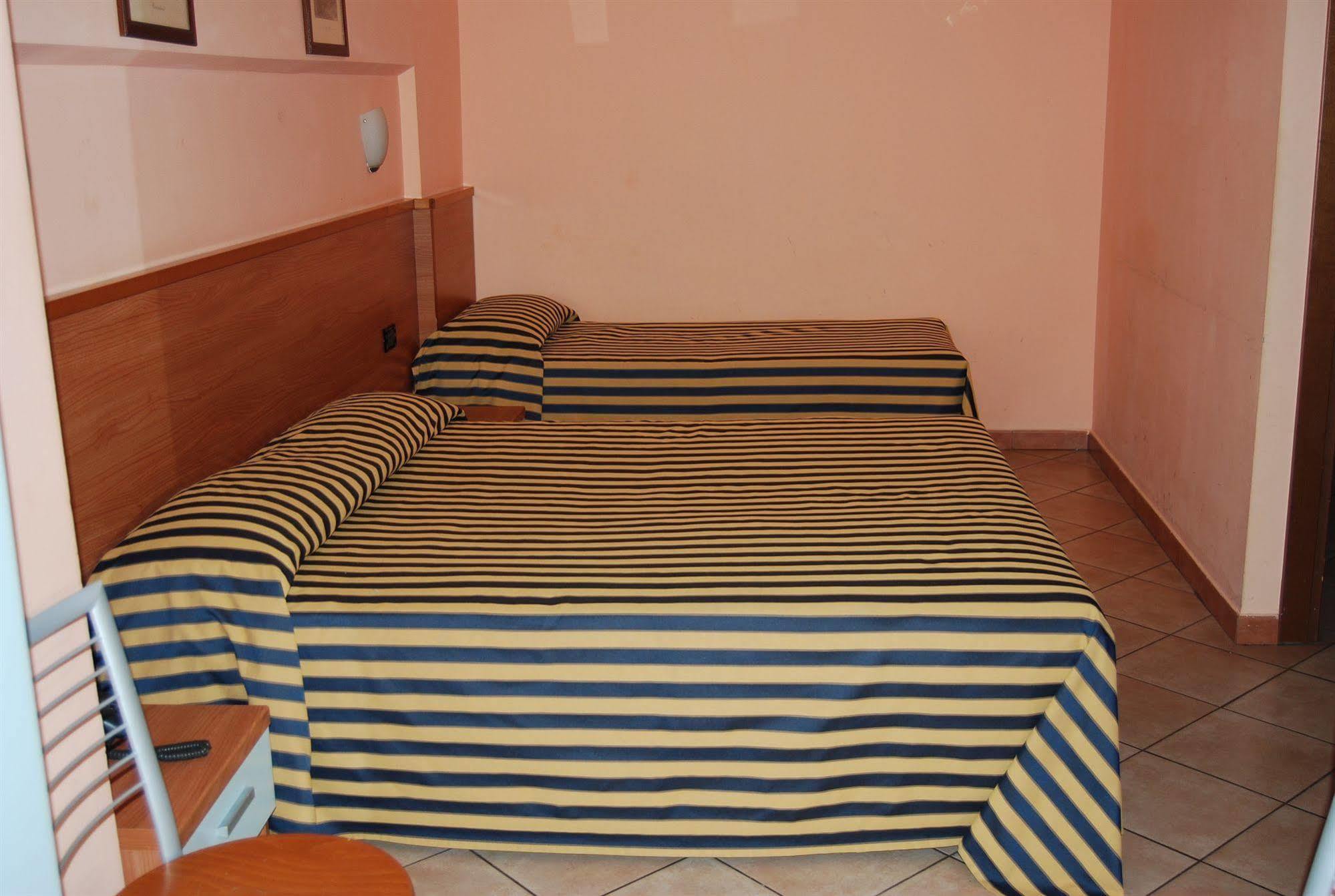 Albergo Salerno Milánó Kültér fotó