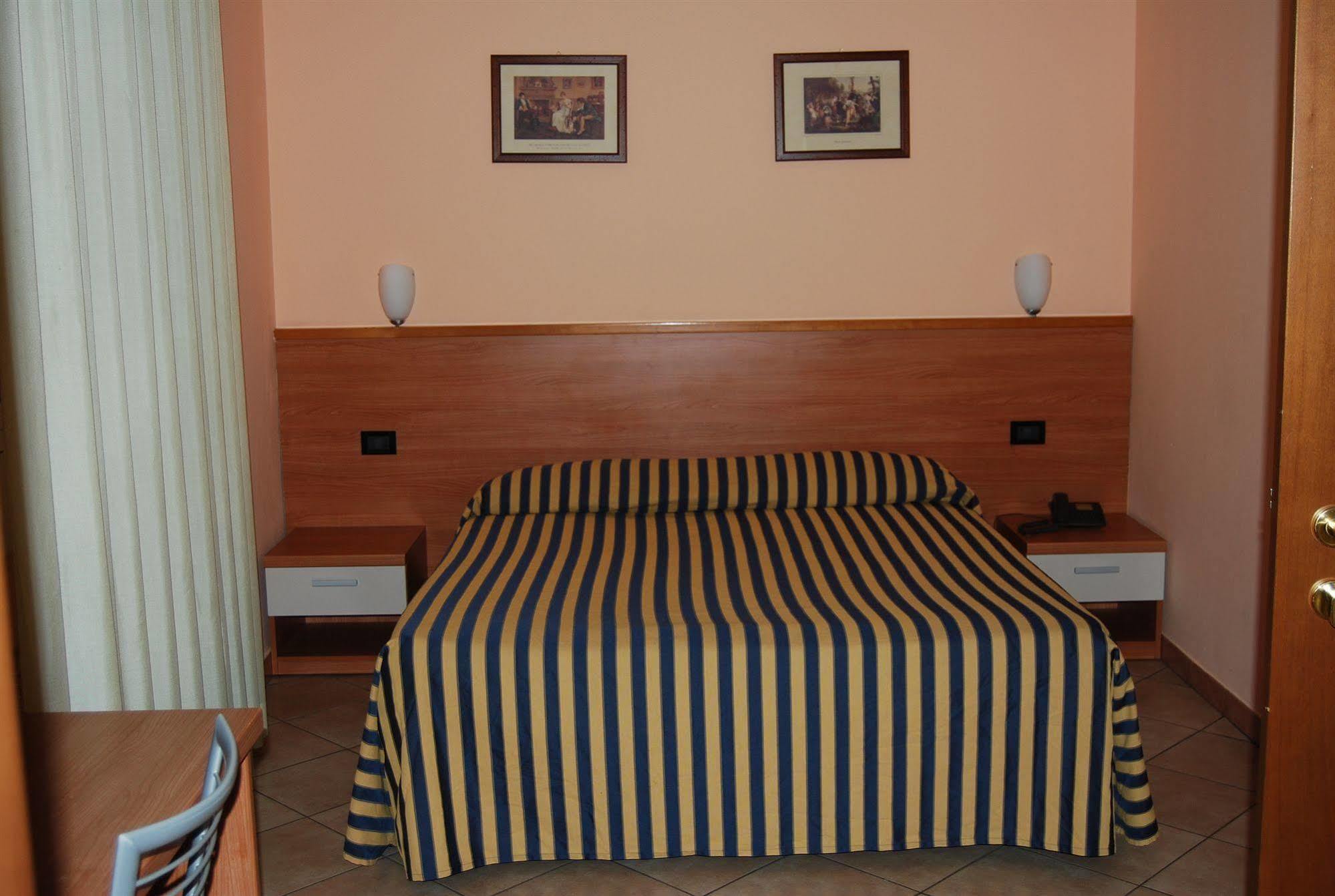 Albergo Salerno Milánó Kültér fotó